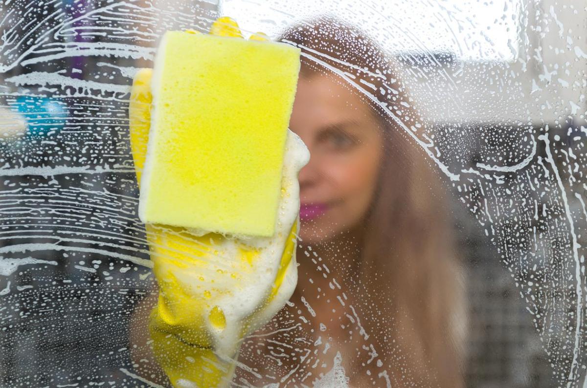 How to Clean Mirrors Without Leaving Streaks