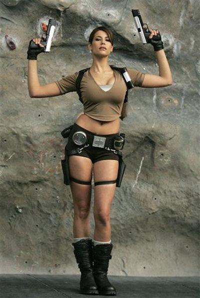 Lara Croft deals Movie Cosplay