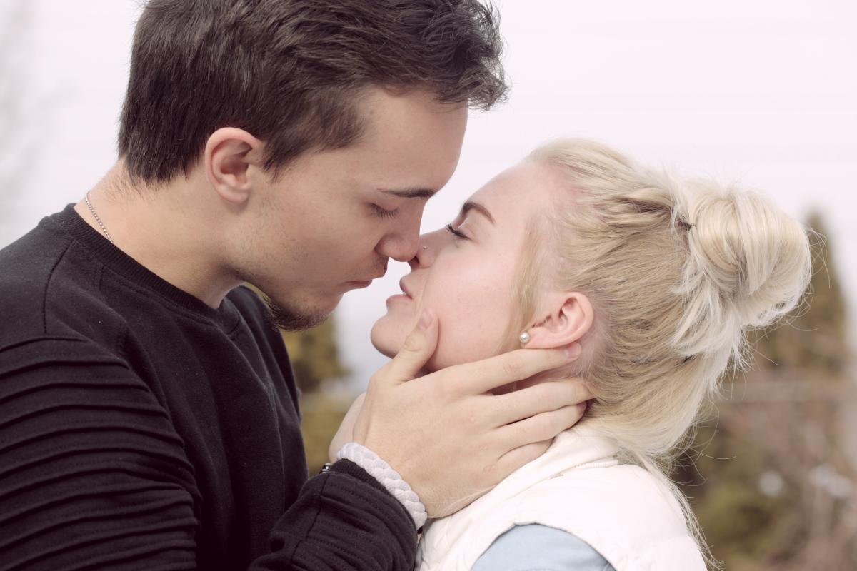 How To Know If a Man Wants You Sexually
