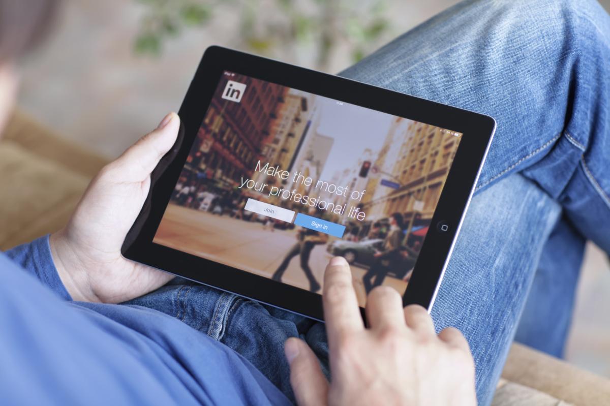 How to Manage Multiple LinkedIn Accounts