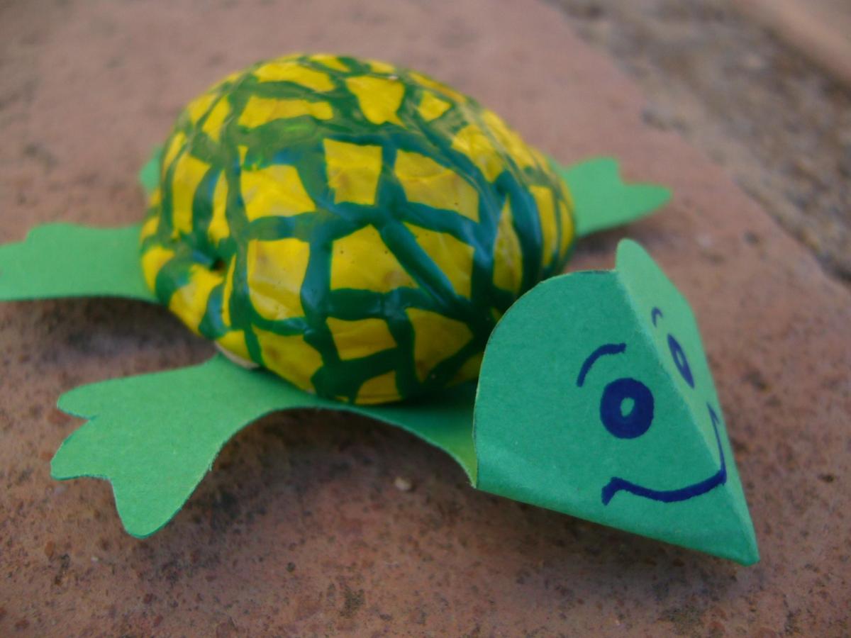 How to make a turtle from walnuts
