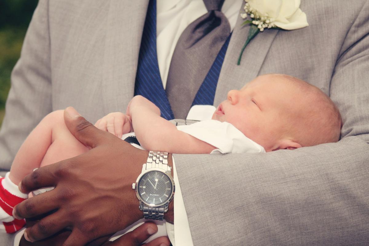How much money should a godparent give for a baptism?