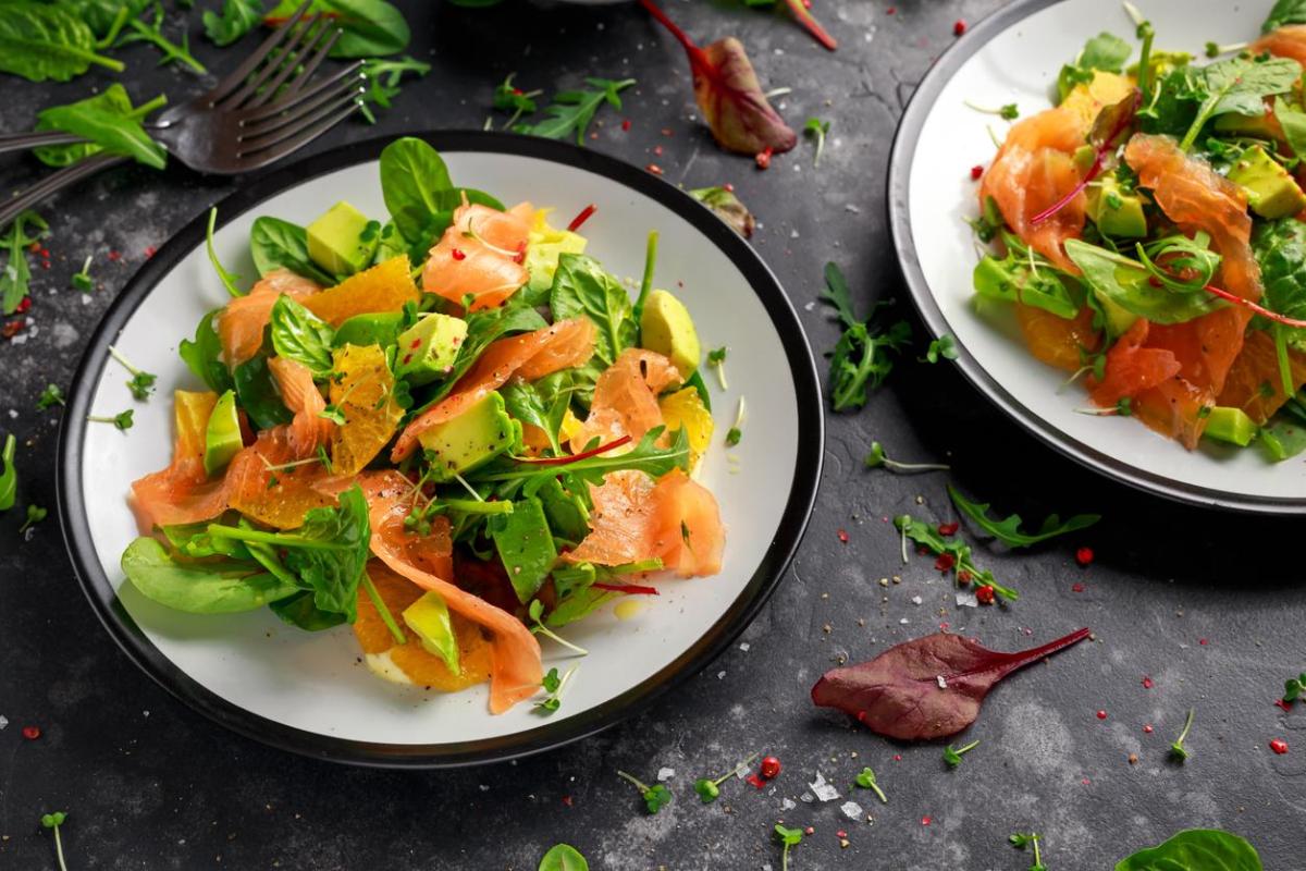 How to Make an Avocado, Salmon and Walnut Salad