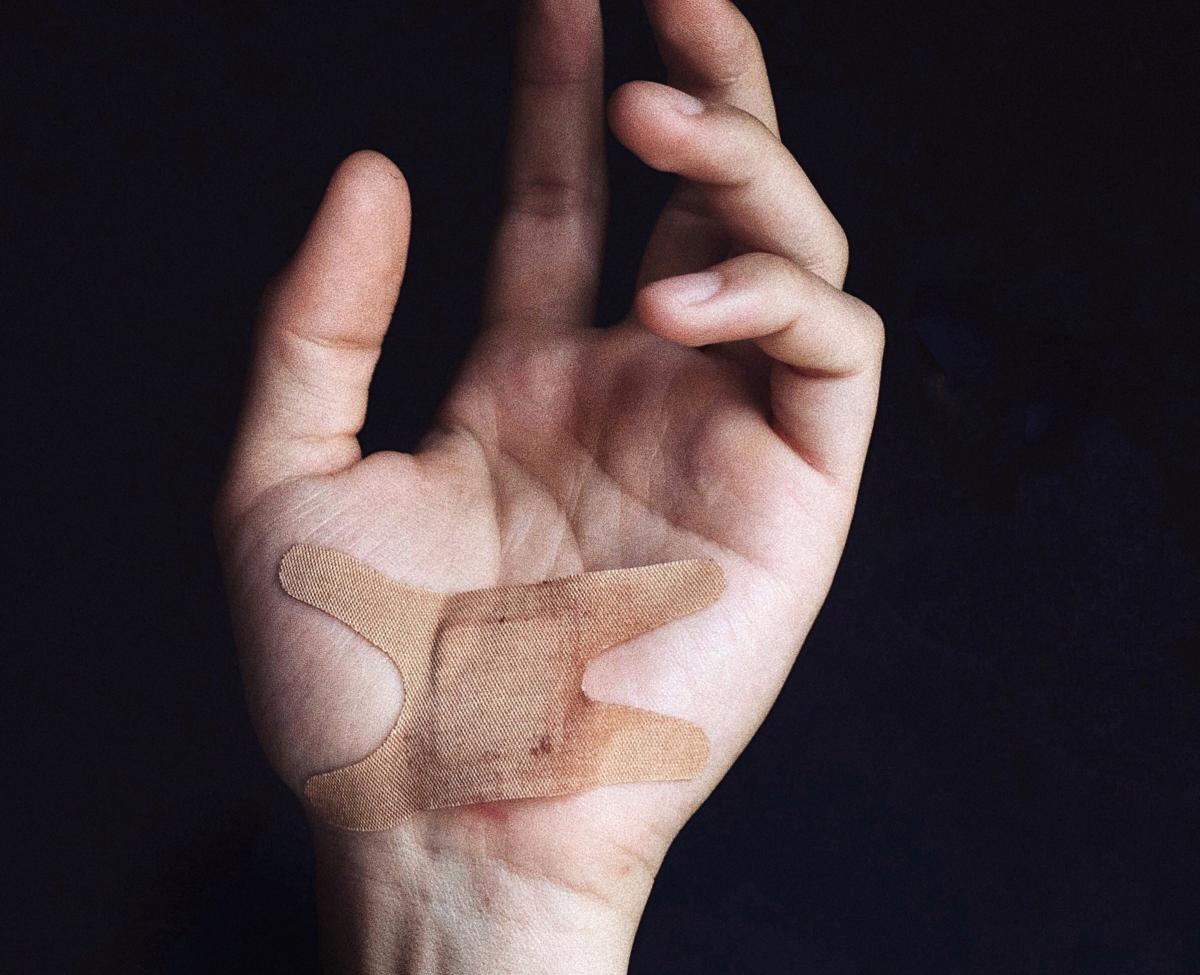 How to Make Saline Solution for Wounds