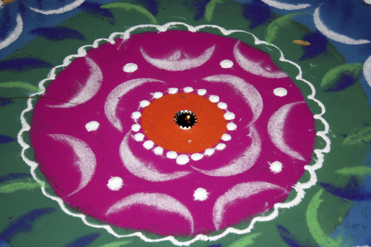 How To Make Rangoli On Water With Powder