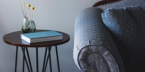 How to Decorate a Round Coffee Table