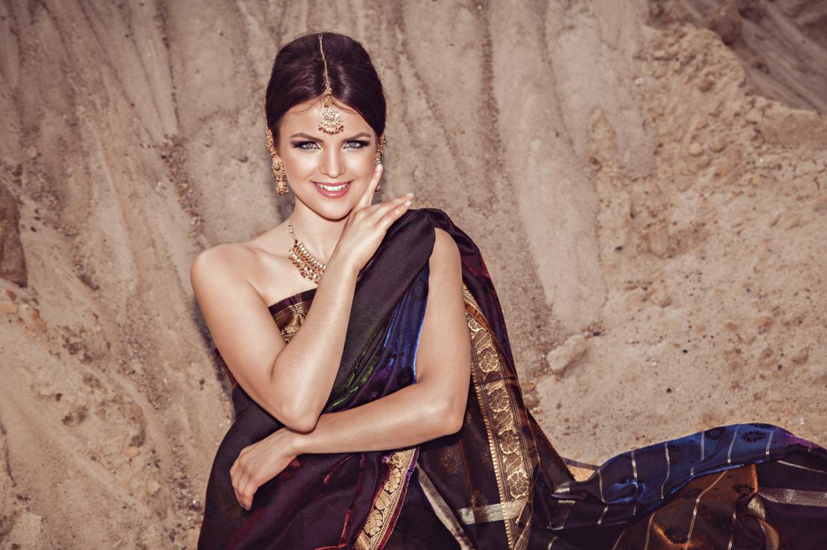 Simple Hairstyles for Saree