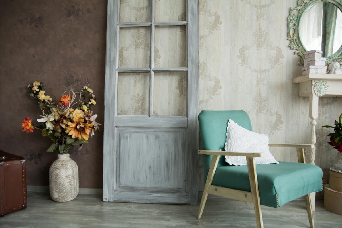 How to Decorate using Old Doors