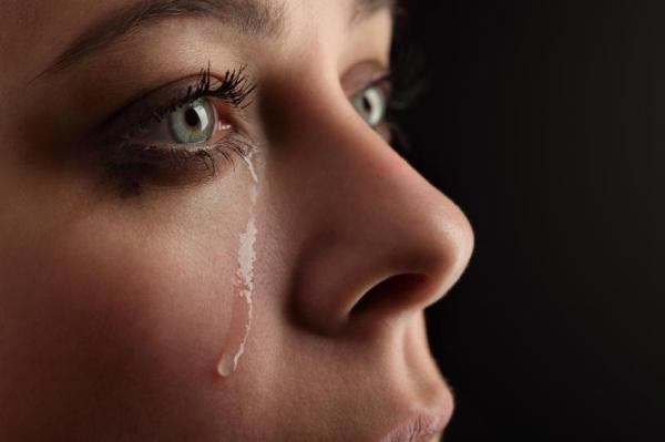 How to Get Rid of Puffy Eyes after Crying - Foolproof Tricks