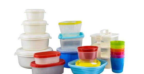 How to Clean Plastic Tupperware