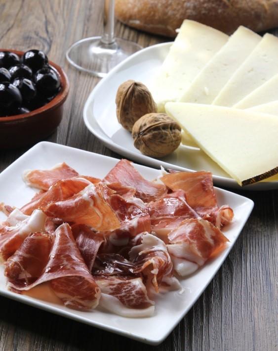 The Best Appetizers to Serve with Red Wine - Cured meats 