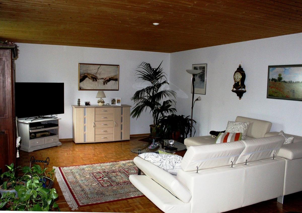 How to Paint a Wooden Ceiling