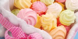 How to Make Meringue Kisses from Scratch: Colorful and Fun Recipe