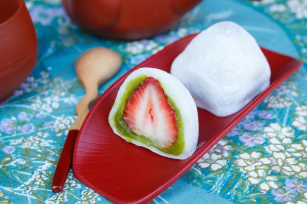 How to Make Japanese Strawberry Daifuku (Ichigo)