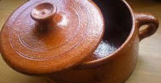 How to Cure Clay Pots With Water