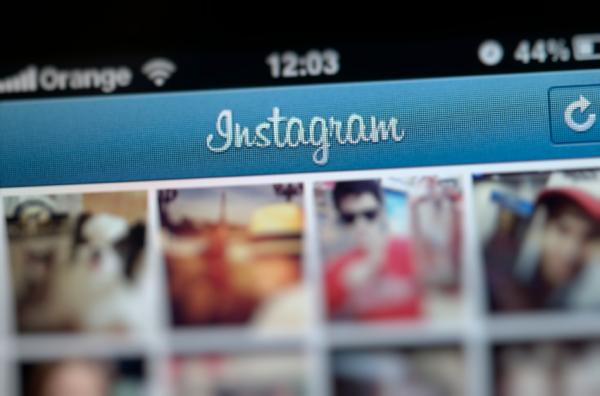 How to Make White Backgrounds on Instagram Photos