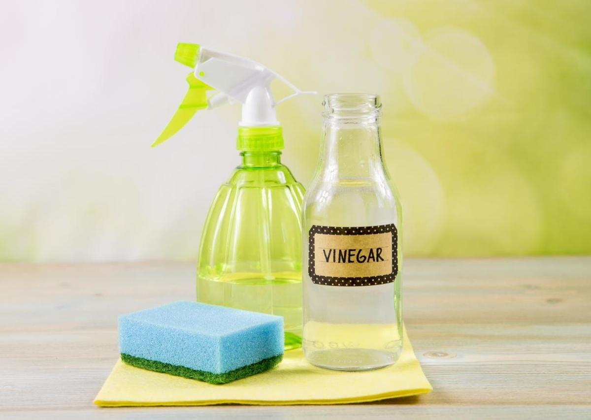 Difference Between White Vinegar and Cleaning Vinegar