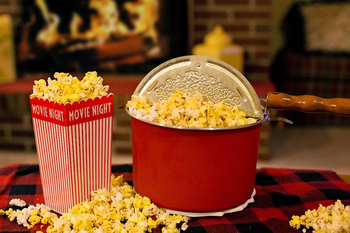 How to Make Cheddar Cheese Popcorn at Home