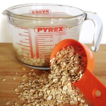 How to make a oatmeal and banana smoothie - Step 1
