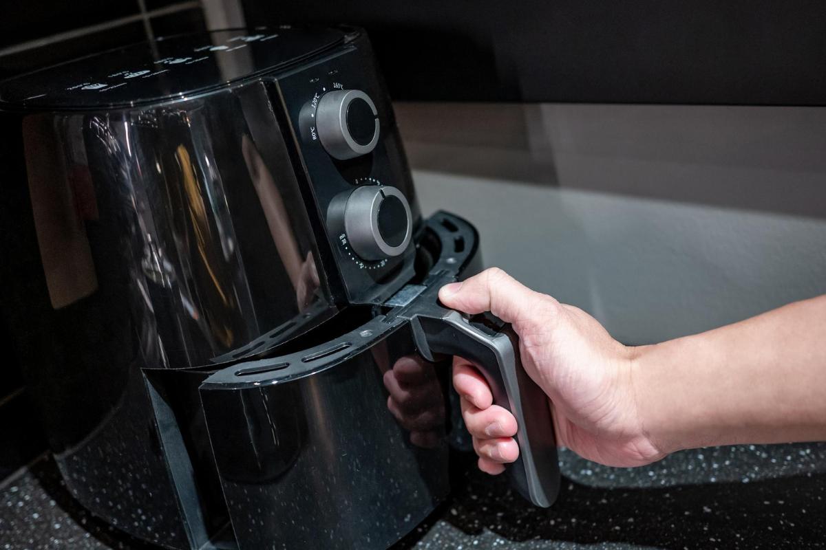 How to Deep Clean an Air Fryer