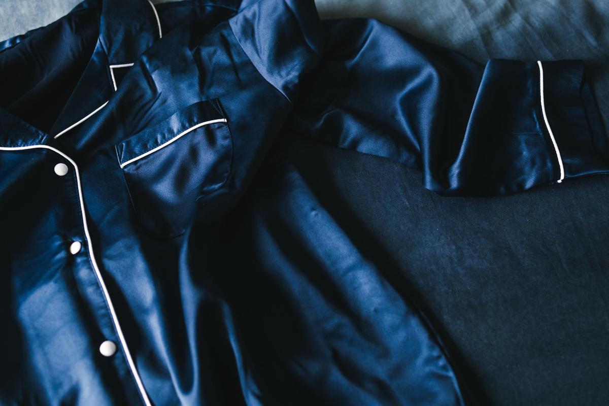 How to Iron Clothes Without an Iron