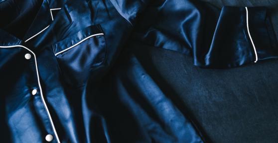 How to Iron Clothes Without an Iron