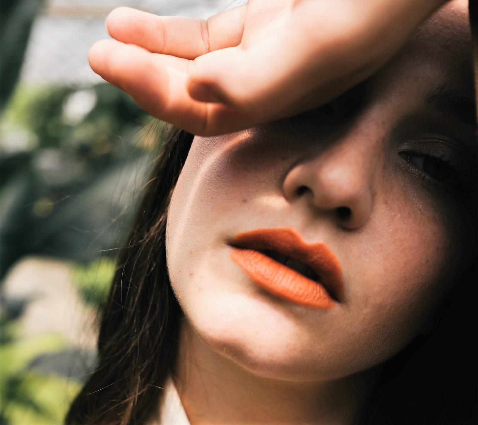 How To Make Your Chin Look Pointier