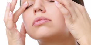 How to remove dark circles with a cold spoon