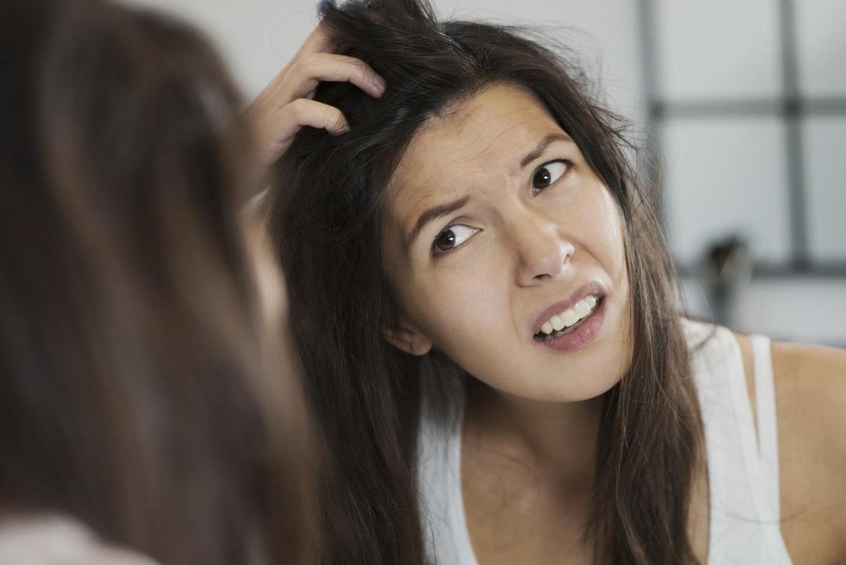 How to Treat Dandruff on Dyed Hair
