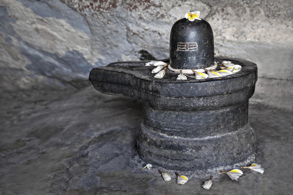 How To Worship Shiva Lingam At Home