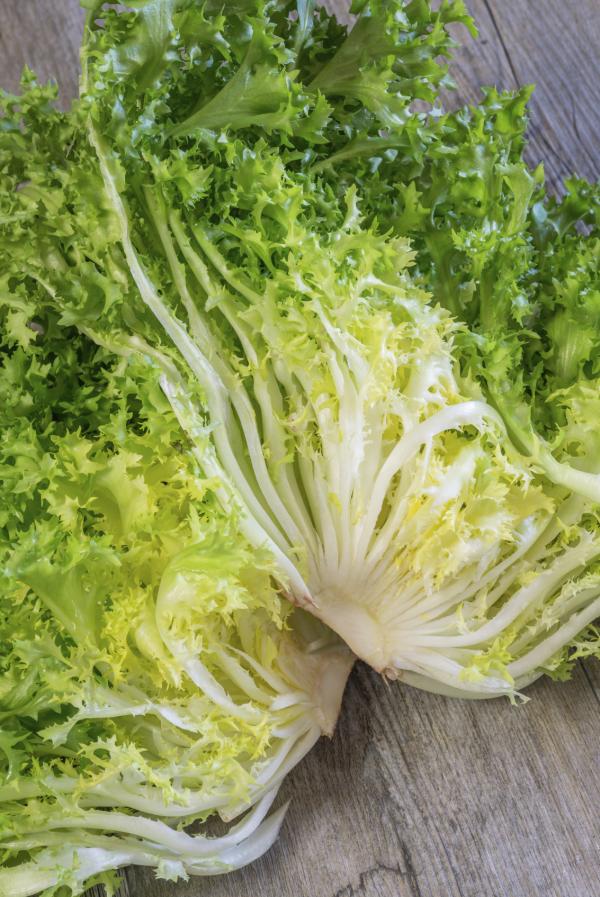 How to Remove the Bitterness from Escarole