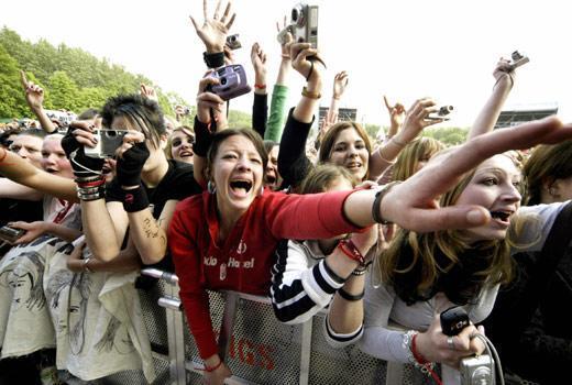 What are the fans of ... called? - Fans of famous singers
