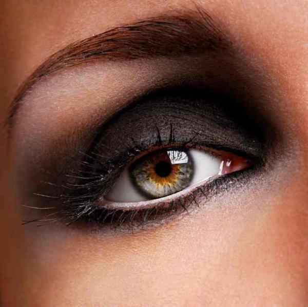 How To Apply Make Up To Bulging Eyes