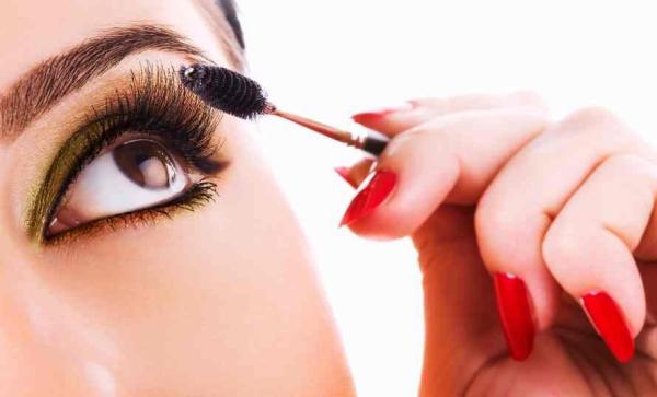 How To Apply Make Up To Bulging Eyes - Step 4