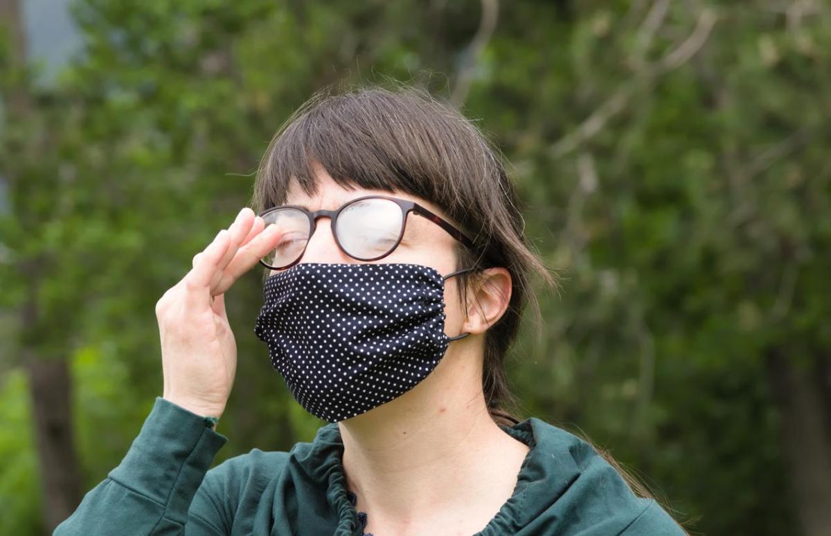 How to Stop Glasses Fogging Up When Wearing a Mask