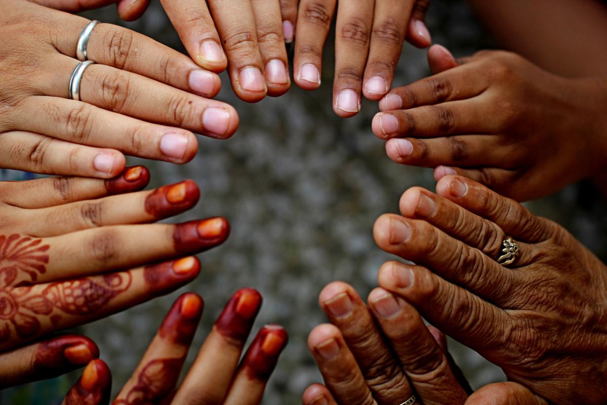 How to Remove Mehndi from Nails