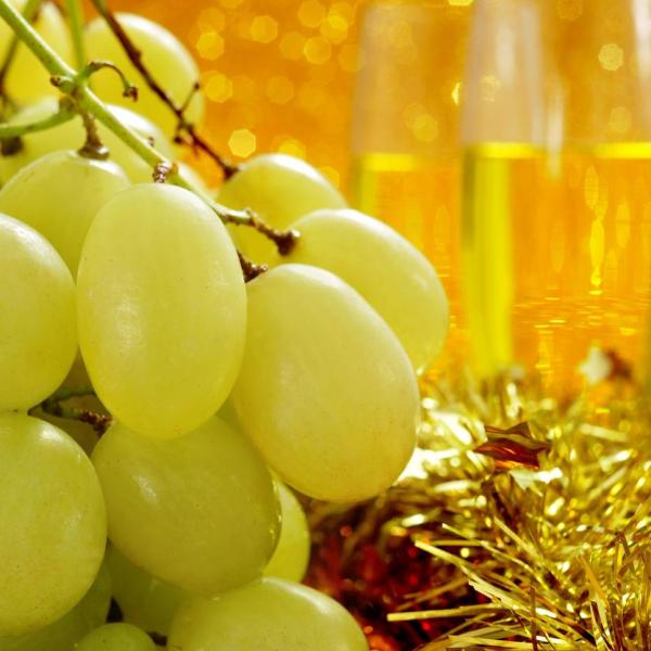 Eating 12 Grapes at Midnight on New Year s Eve Origin Meaning