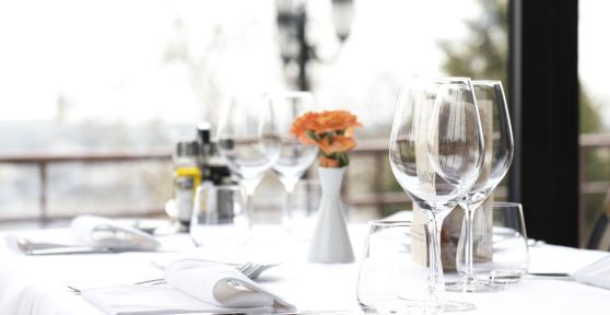 What is the Correct Way to Set a Dinner Table