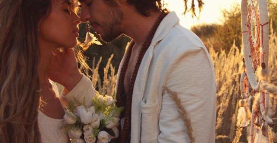 How to Dress for a Hippie Wedding - Ideas for Brides & Grooms