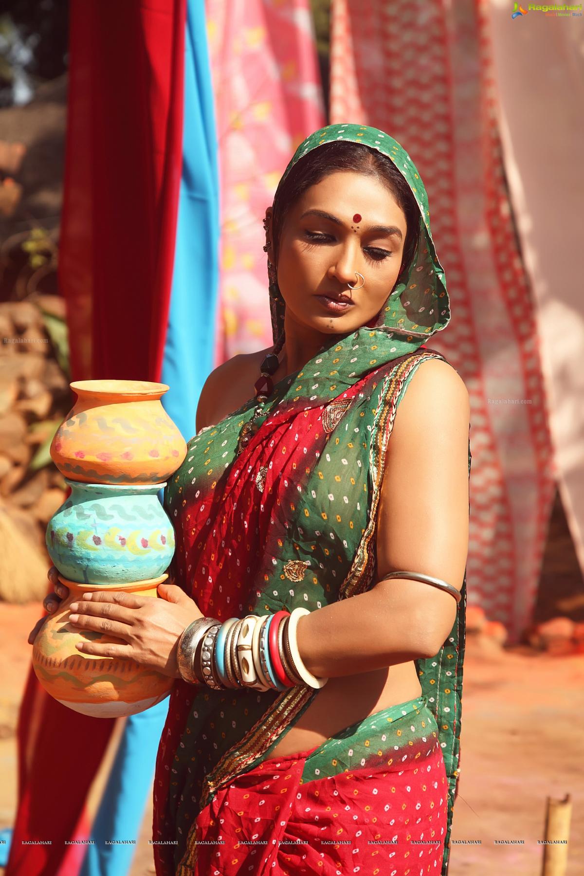 How to Wear Saree Without a Blouse or a Petticoat