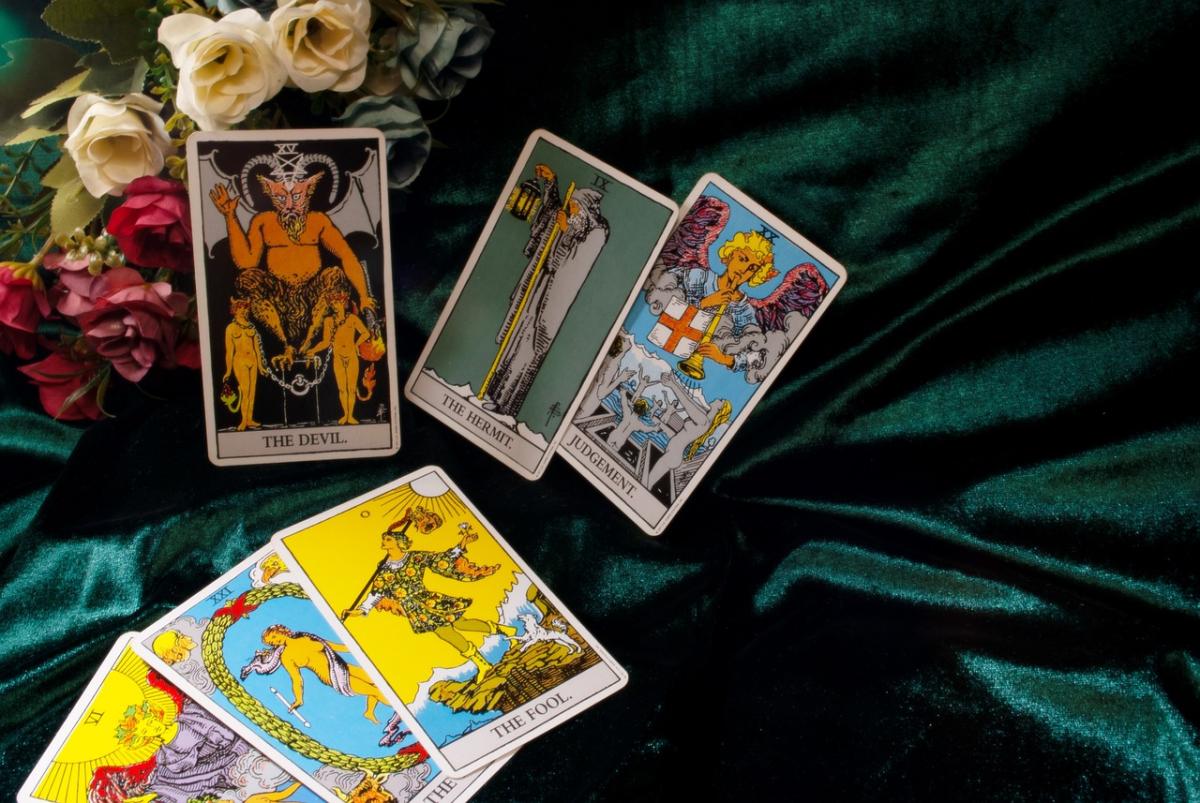 Can Tarot Readers Predict Love?