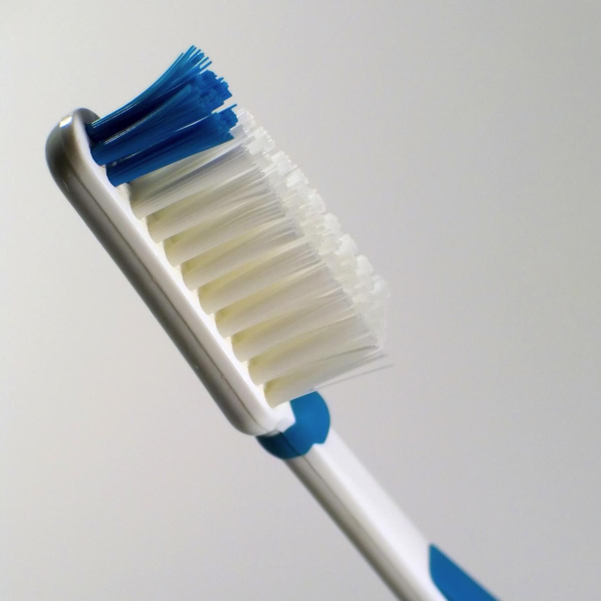 Instructions for brushing teeth