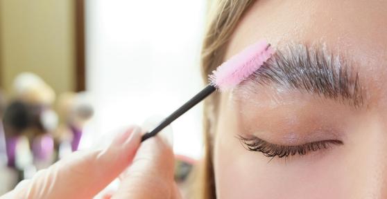 How to Bleach Your Eyebrows