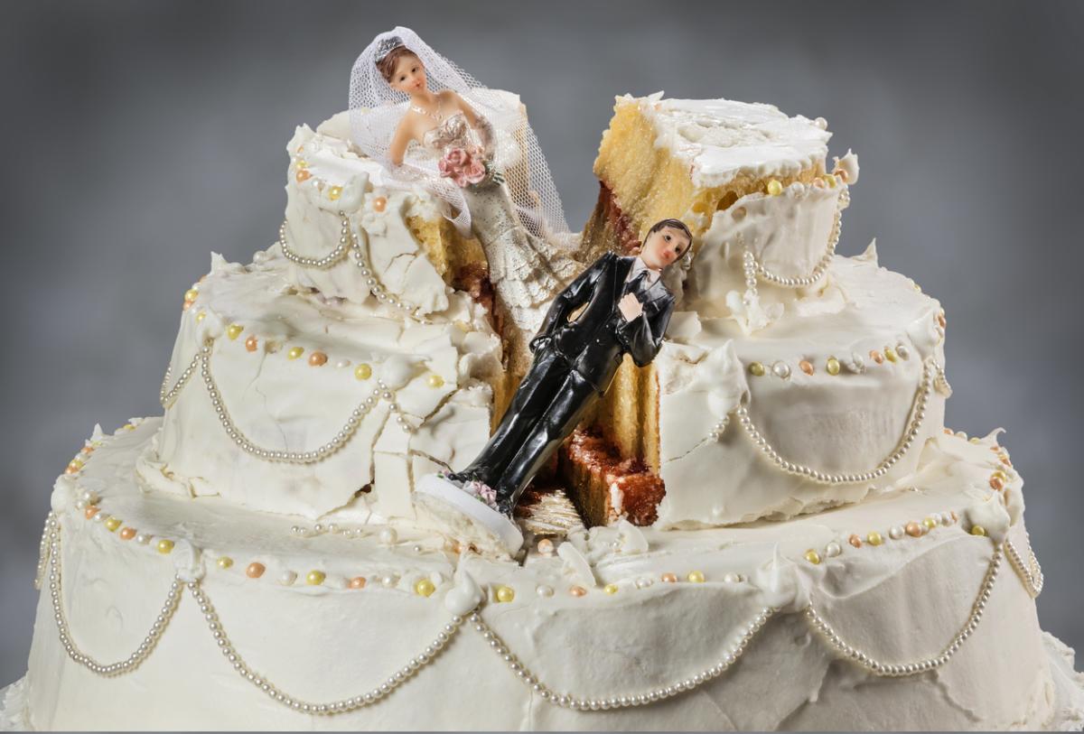 How to Fix Cracked Fondant Icing