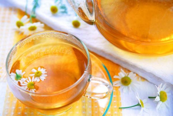 How To Remove Moustache Stains With Home Remedies - Camomile and honey
