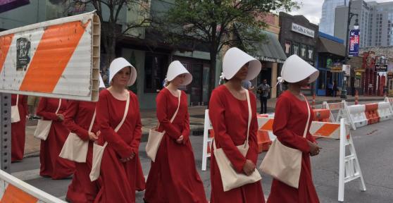 DIY Handmaid's Tale Costume for Halloween