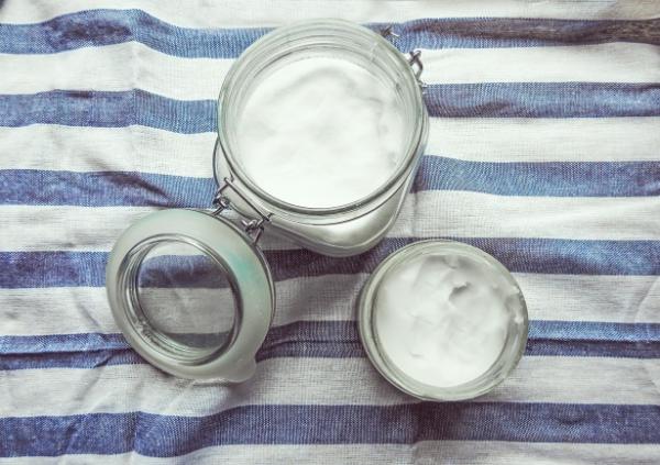How to Remove Coconut Oil from Bed Sheets
